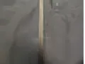 Detalle de una cremallera en tela oscura. ¿Cuánto cuesta cambiar una cremallera?