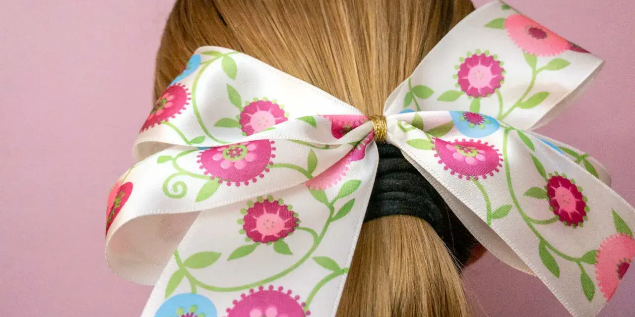 Tutorial: como hacer un lazo doble para el pelo con cinta floral. Un accesorio bonito y fácil de crear.