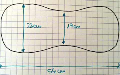 Patrones arrullo bebé medidas: contorno de 54 cm de largo, 23 cm de ancho en los extremos y 19 cm en el centro.
