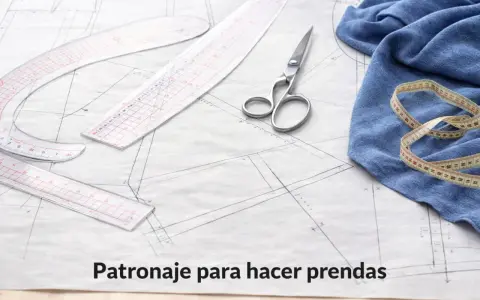 Patronaje para hacer prendas. Tijeras, reglas de costura y tela sobre un patrón. Todo lo que necesitas en una mercería.