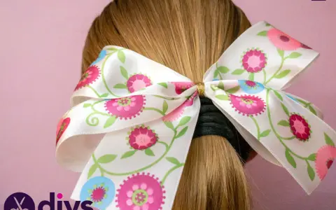 Tutorial: como hacer un lazo doble para el pelo con cinta floral. Un accesorio bonito y fácil de crear.