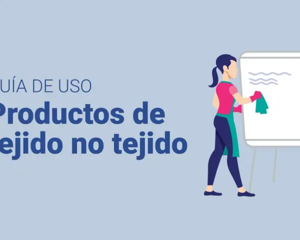 Guía de uso: productos de tejido no tejido. Una persona limpia una pizarra con un paño.