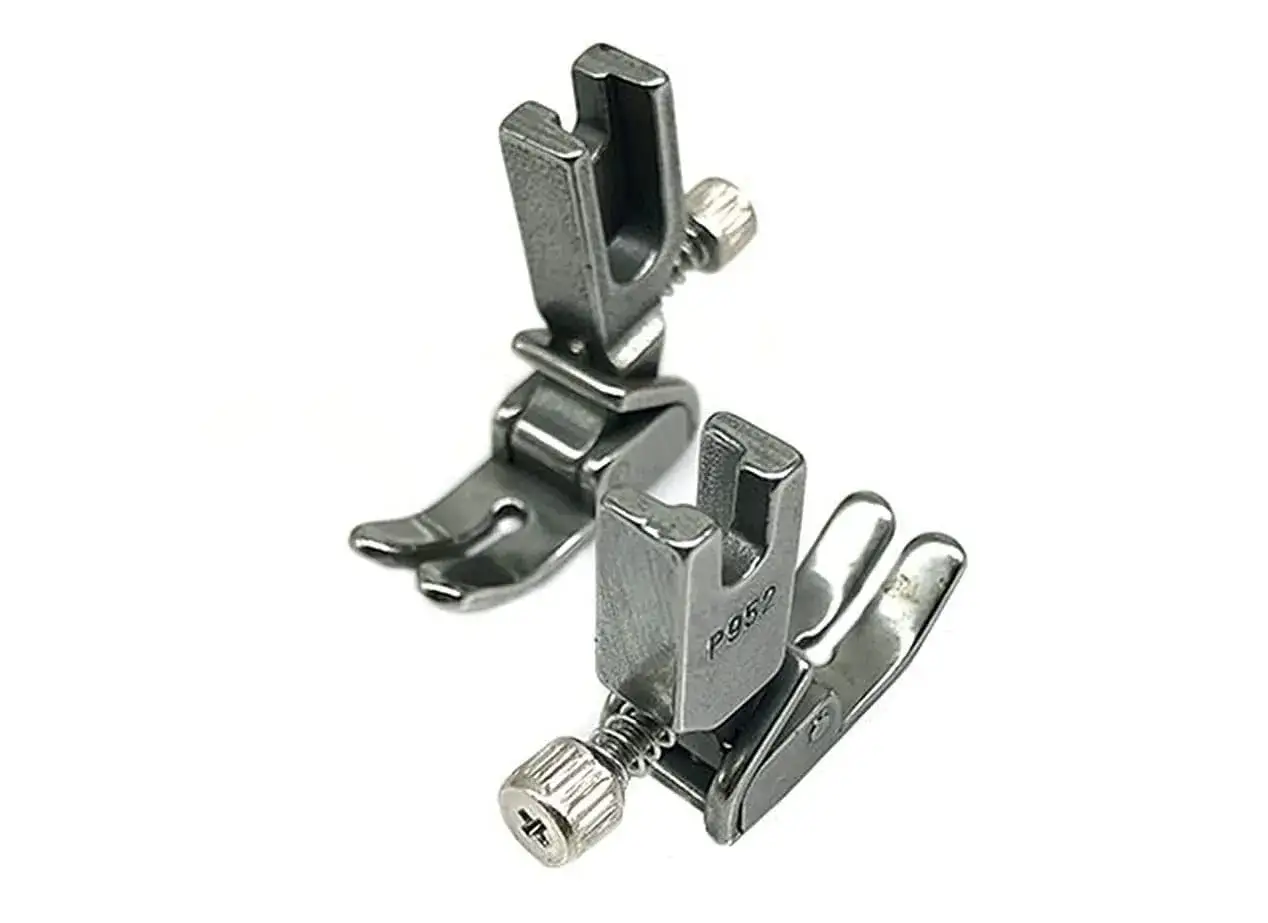 Dos prensatelas metálicos para máquina de coser, esenciales para saber como elegir maquina de coser y sus accesorios.